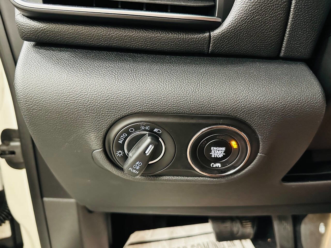 Used 2021 Maserati Levante image 14