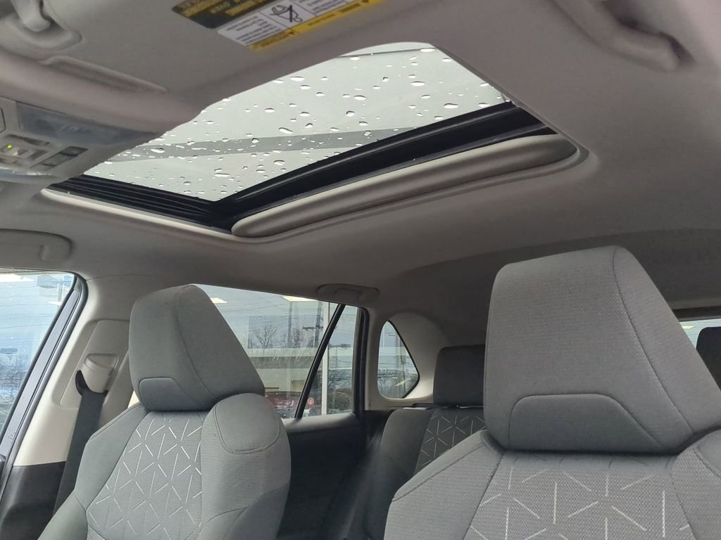 Used 2021 Toyota RAV4 XLE image 14