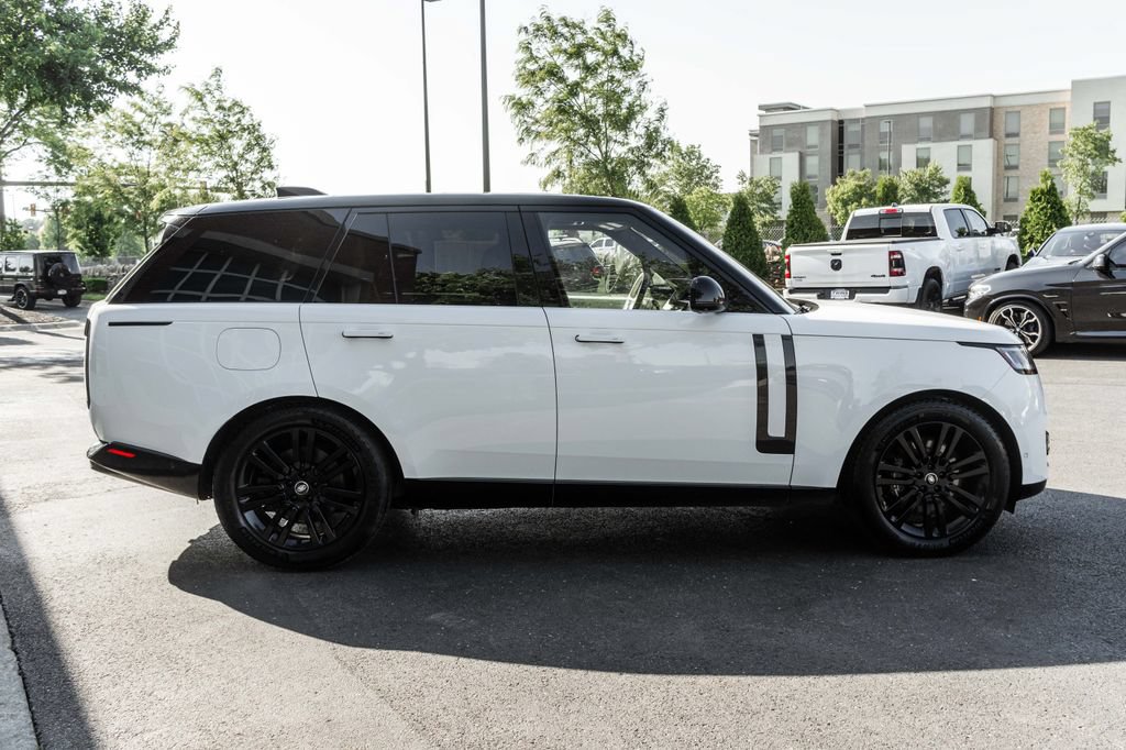 Used 2023 Land Rover Range Rover SE AWD/4WD image 3