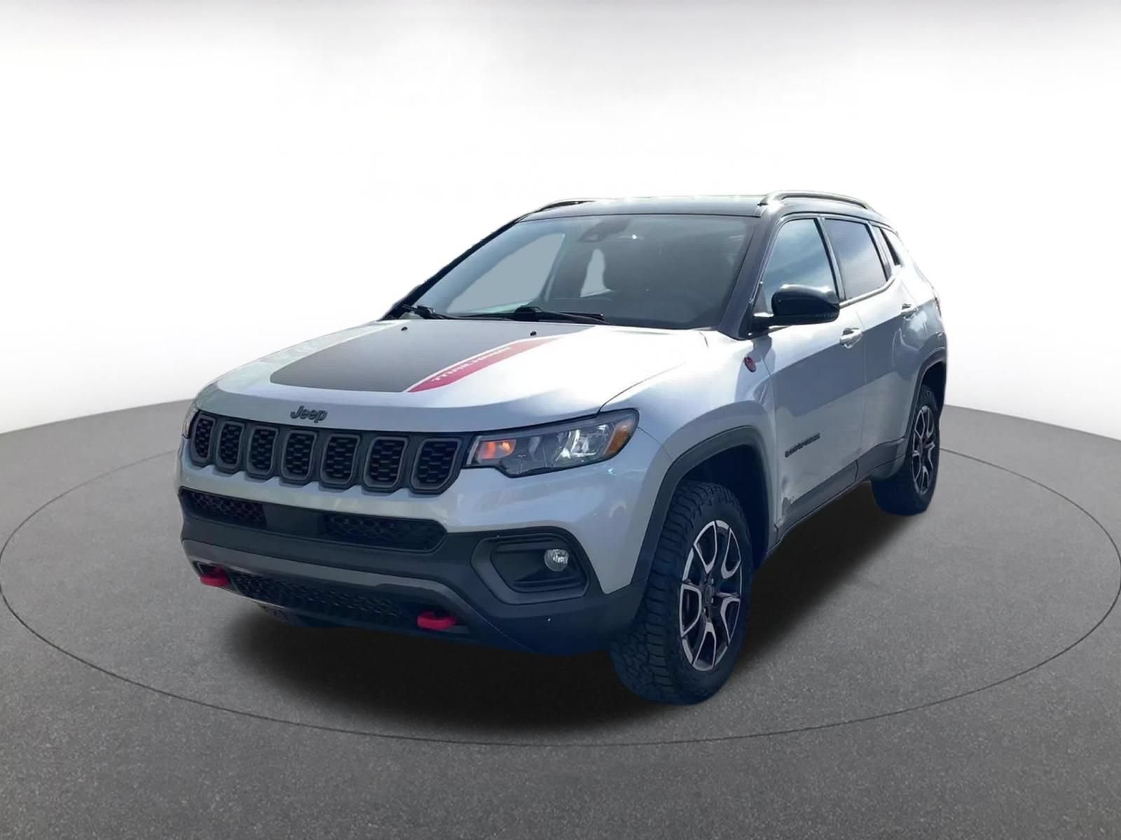 Used 2025 Jeep Compass Trailhawk AWD/4WD image 7