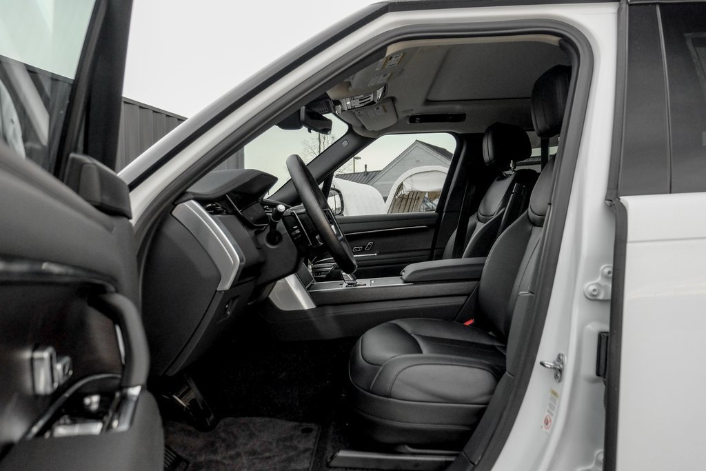New 2025 Land Rover Range Rover SE image 9
