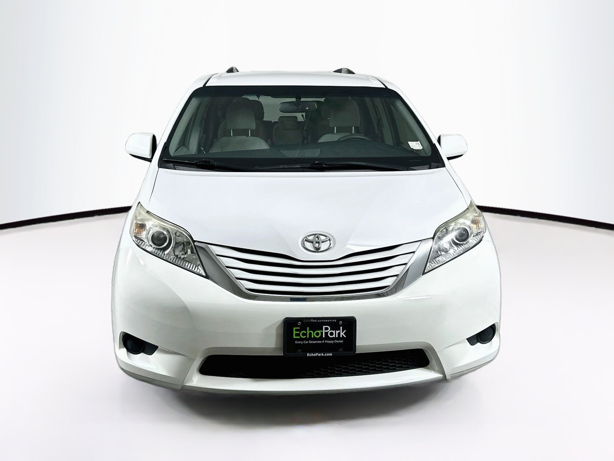 Used 2017 Toyota Sienna LE FWD image 2