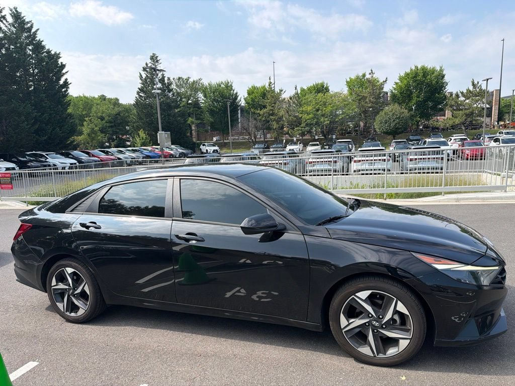 Used 2023 Hyundai Elantra SEL w/ Convenience Package FWD image 8