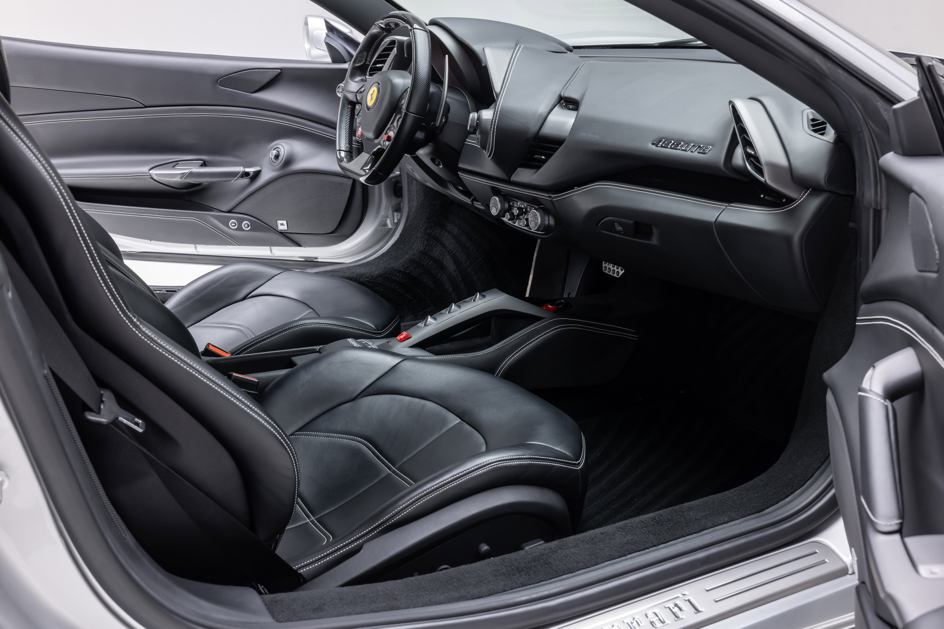Certified 2018 Ferrari 488 GTB RWD image 39