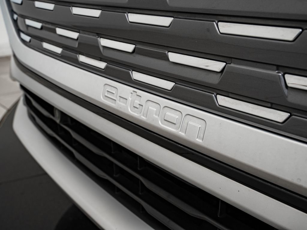 Used 2024 Audi Q4 e-tron Prestige image 20
