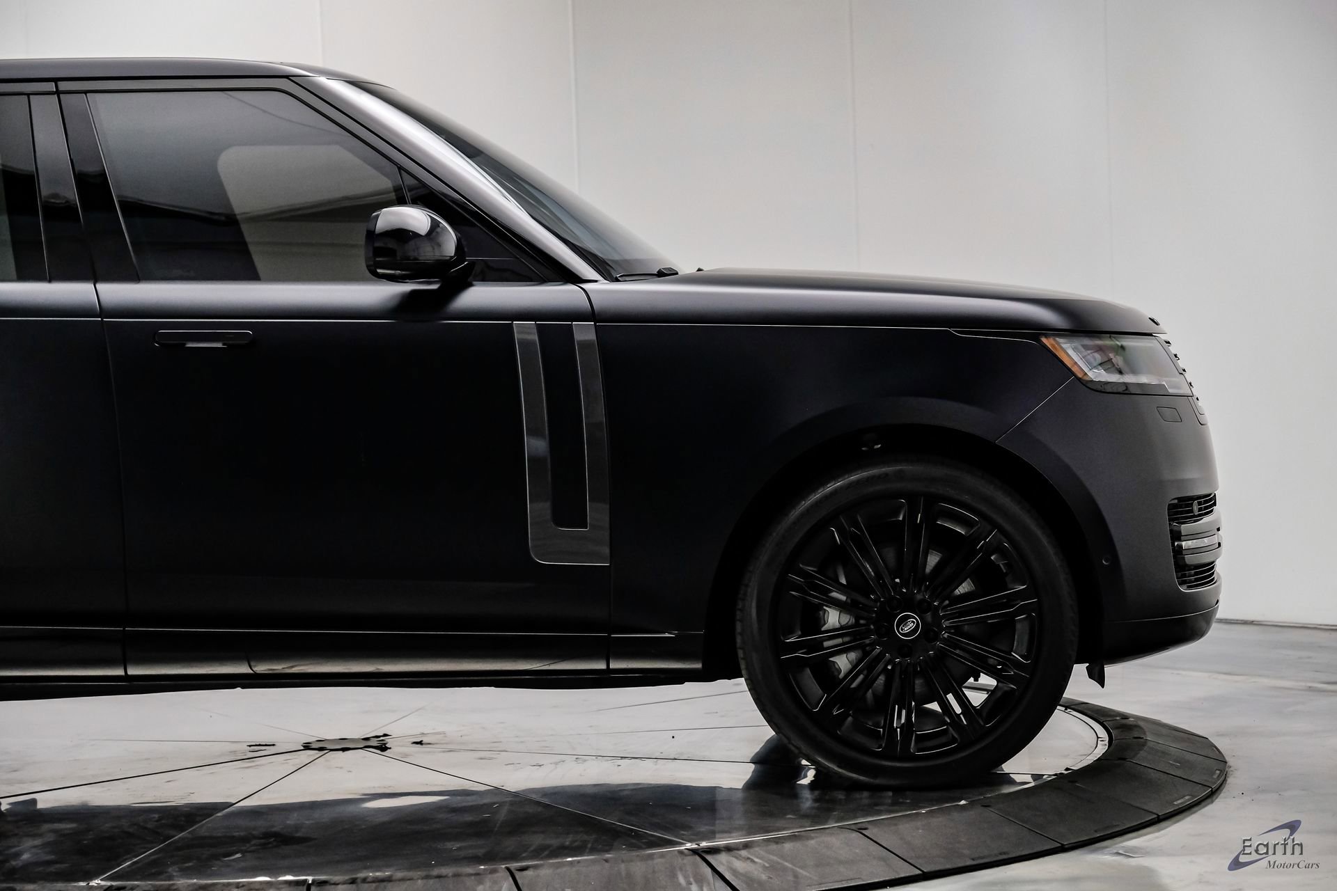 Used 2023 Land Rover Range Rover SE image 21