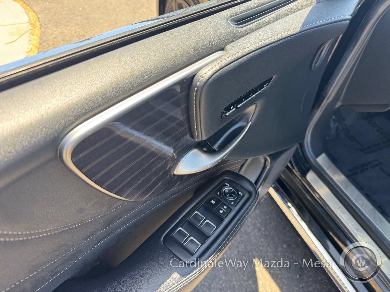 Used 2019 Lexus LS 500 w/ Accessory Package (Z1) RWD image 12