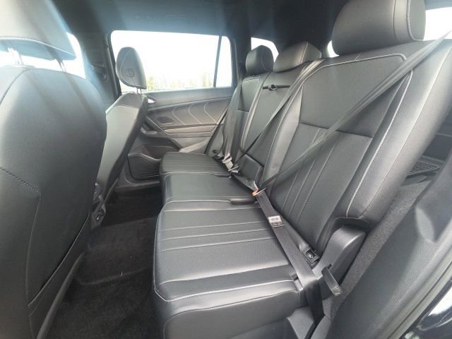 Used 2023 Volkswagen Tiguan SE R-Line image 19