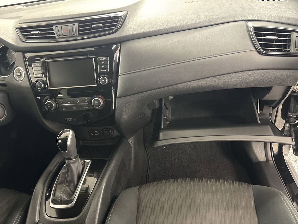 Used 2019 Nissan Rogue SV image 19