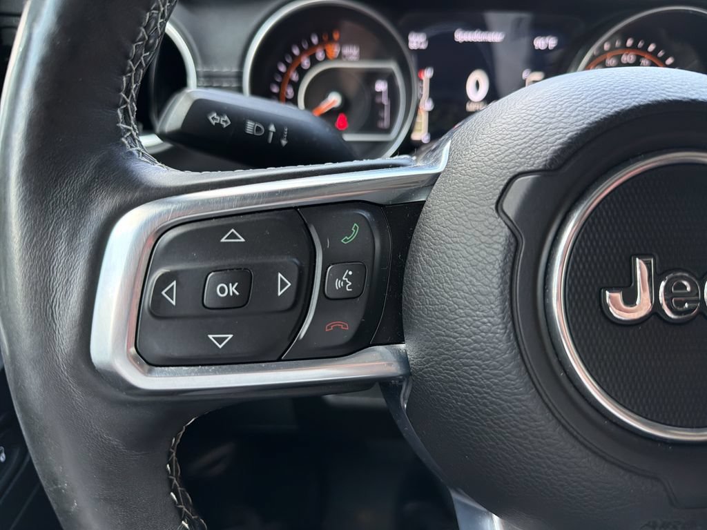 Used 2018 Jeep Wrangler Unlimited Sahara w/ Dual Top Group AWD/4WD image 5