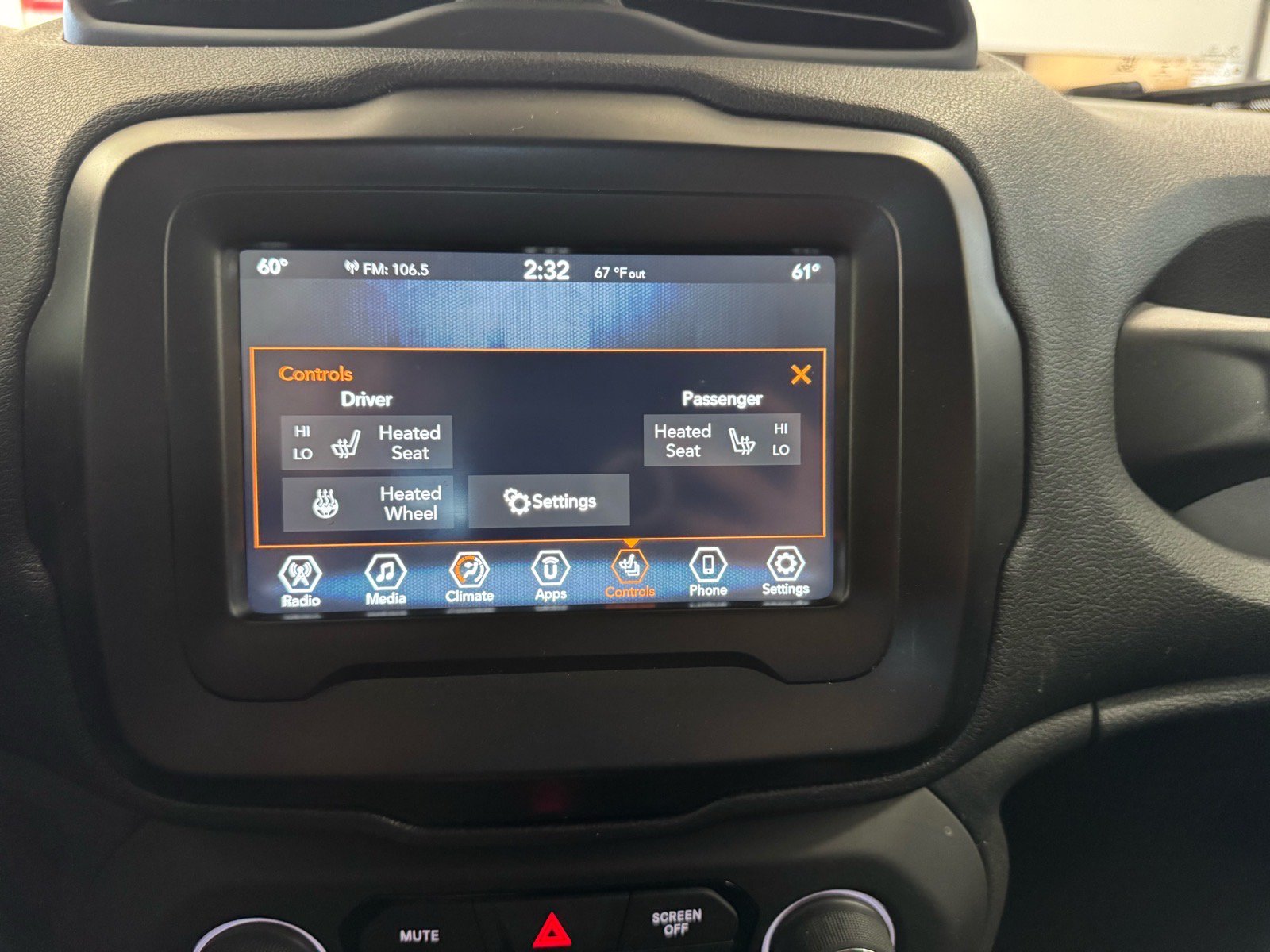 Used 2019 Jeep Renegade Latitude w/ Cold Weather Group AWD/4WD image 26
