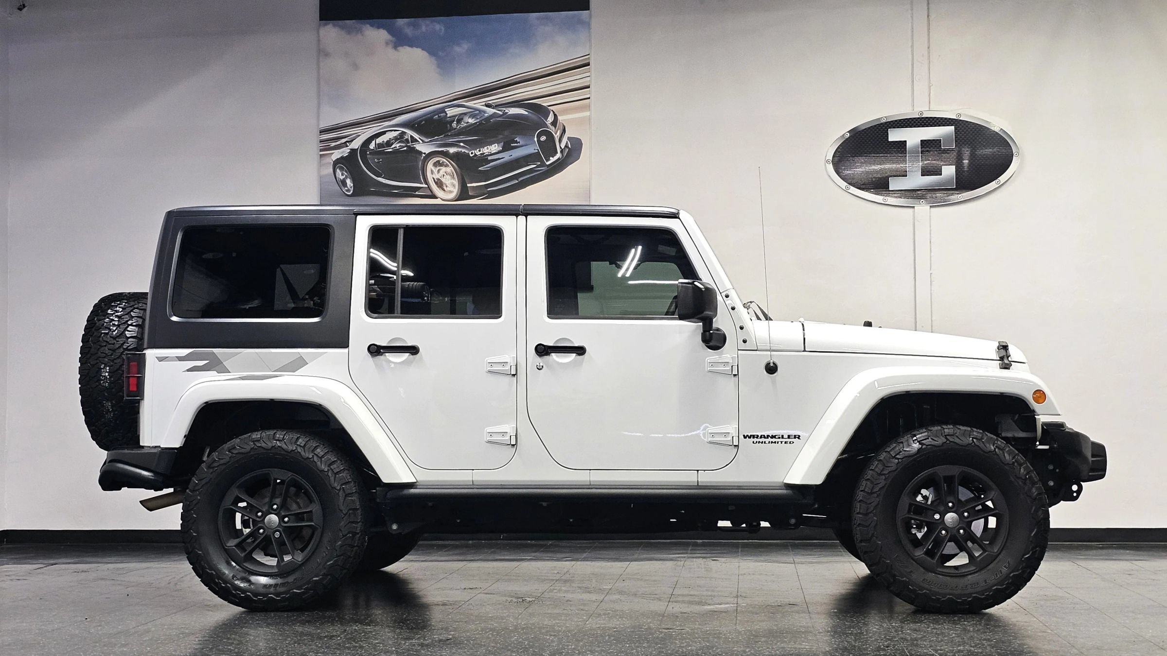 Used 2017 Jeep Wrangler Unlimited Sahara AWD/4WD image 18