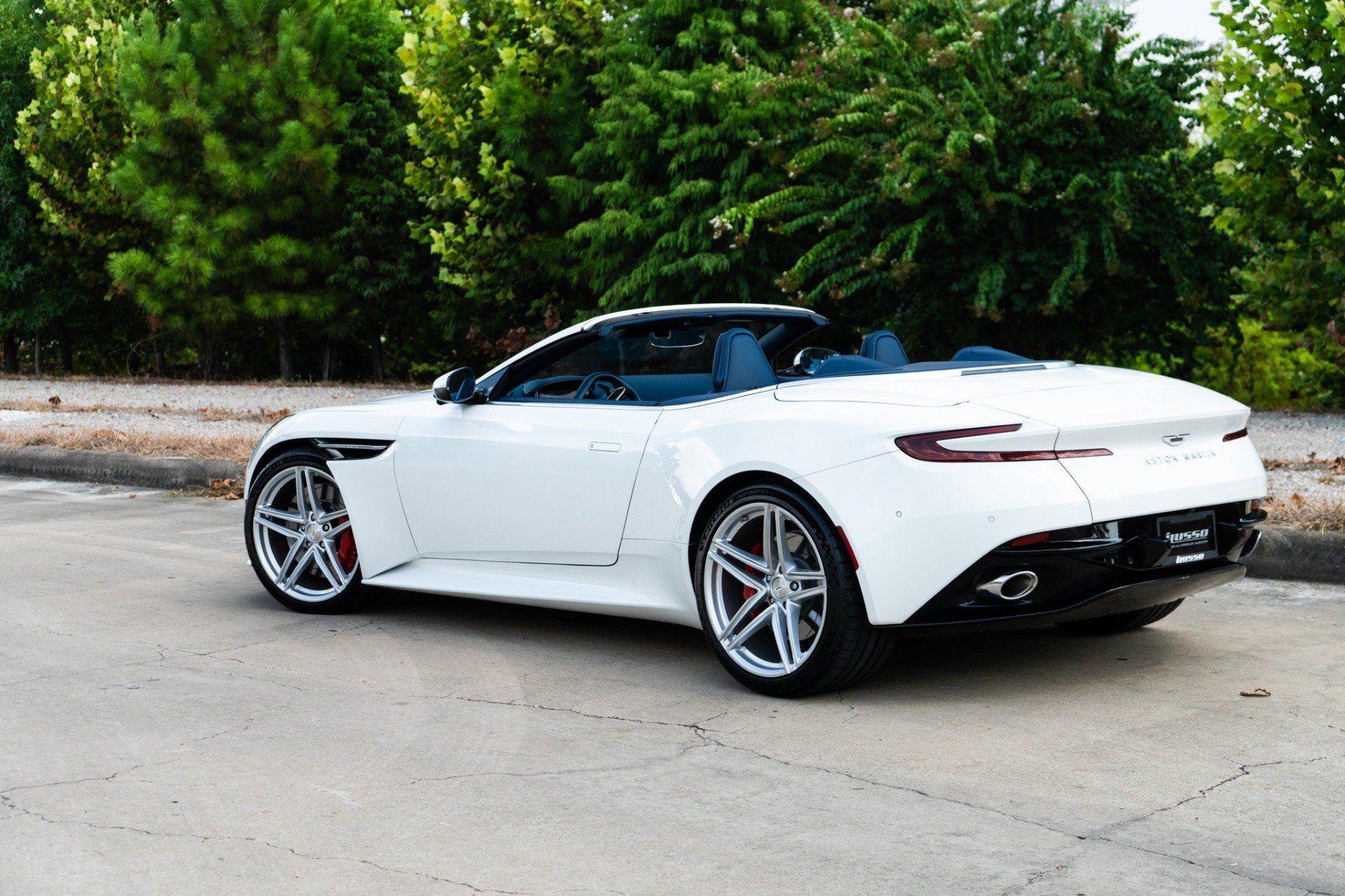 Used 2025 Aston Martin DB12 Convertible RWD image 21