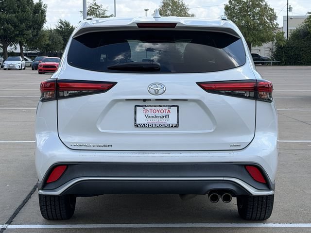 Used 2022 Toyota Highlander XSE FWD image 5
