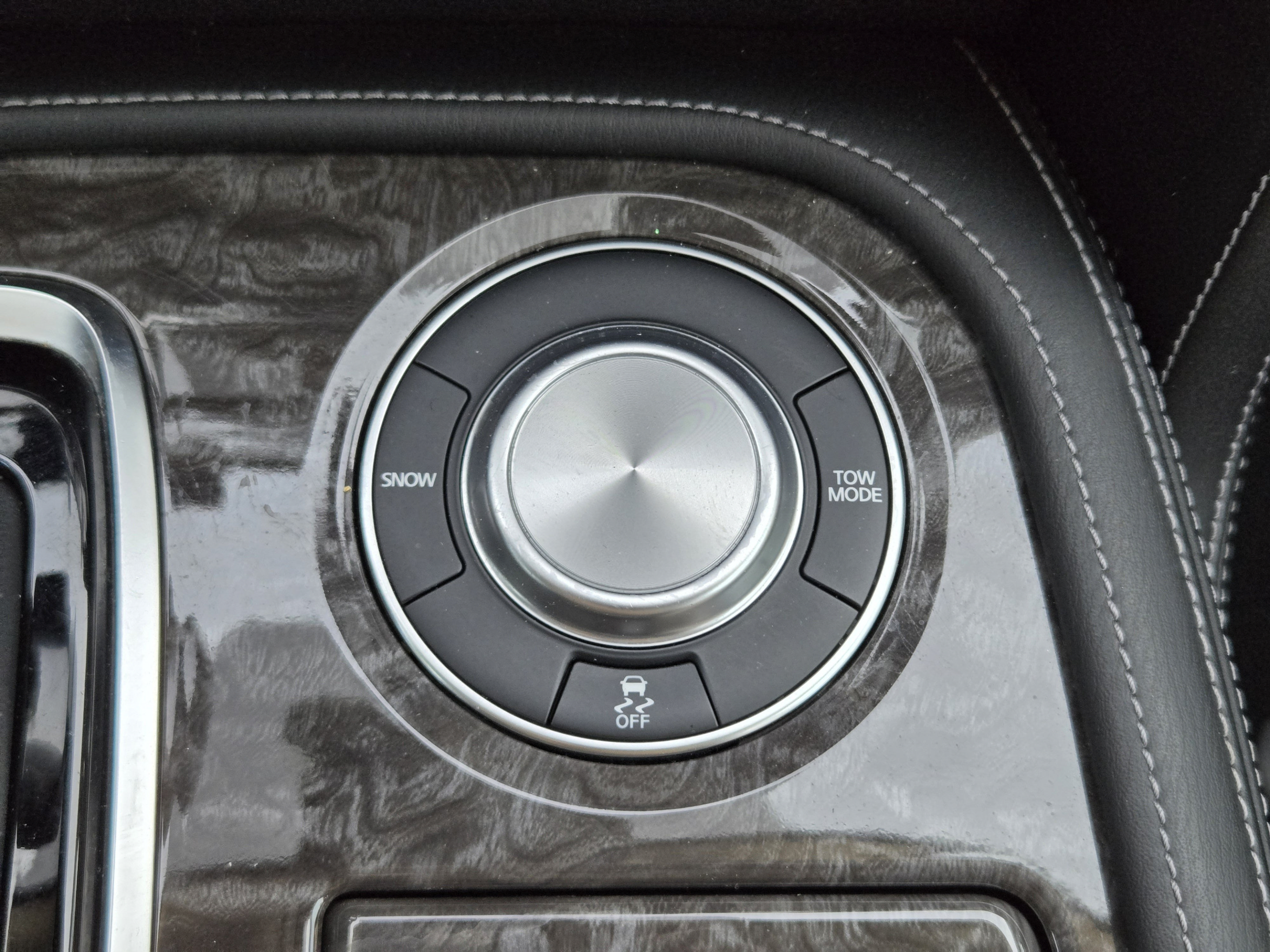 Used 2022 Nissan Armada Platinum RWD image 18