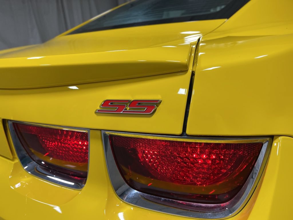 Used 2010 Chevrolet Camaro SS w/ LPO, Ground Effects Package RWD image 13