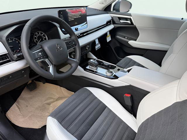 New 2026 Mitsubishi Outlander SE FWD image 15