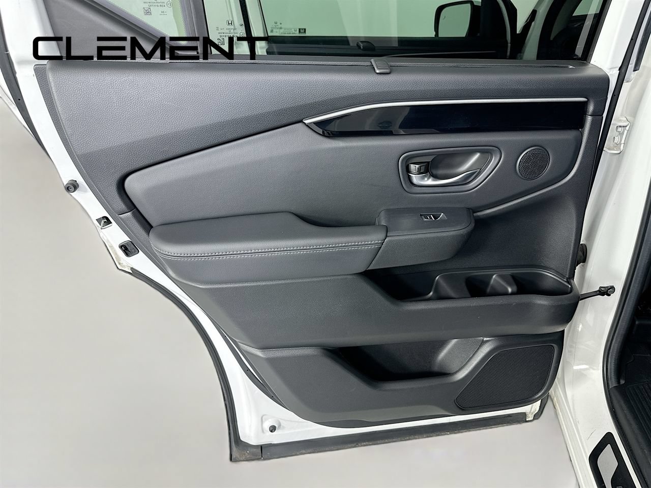 Used 2025 Honda Pilot EX-L image 30