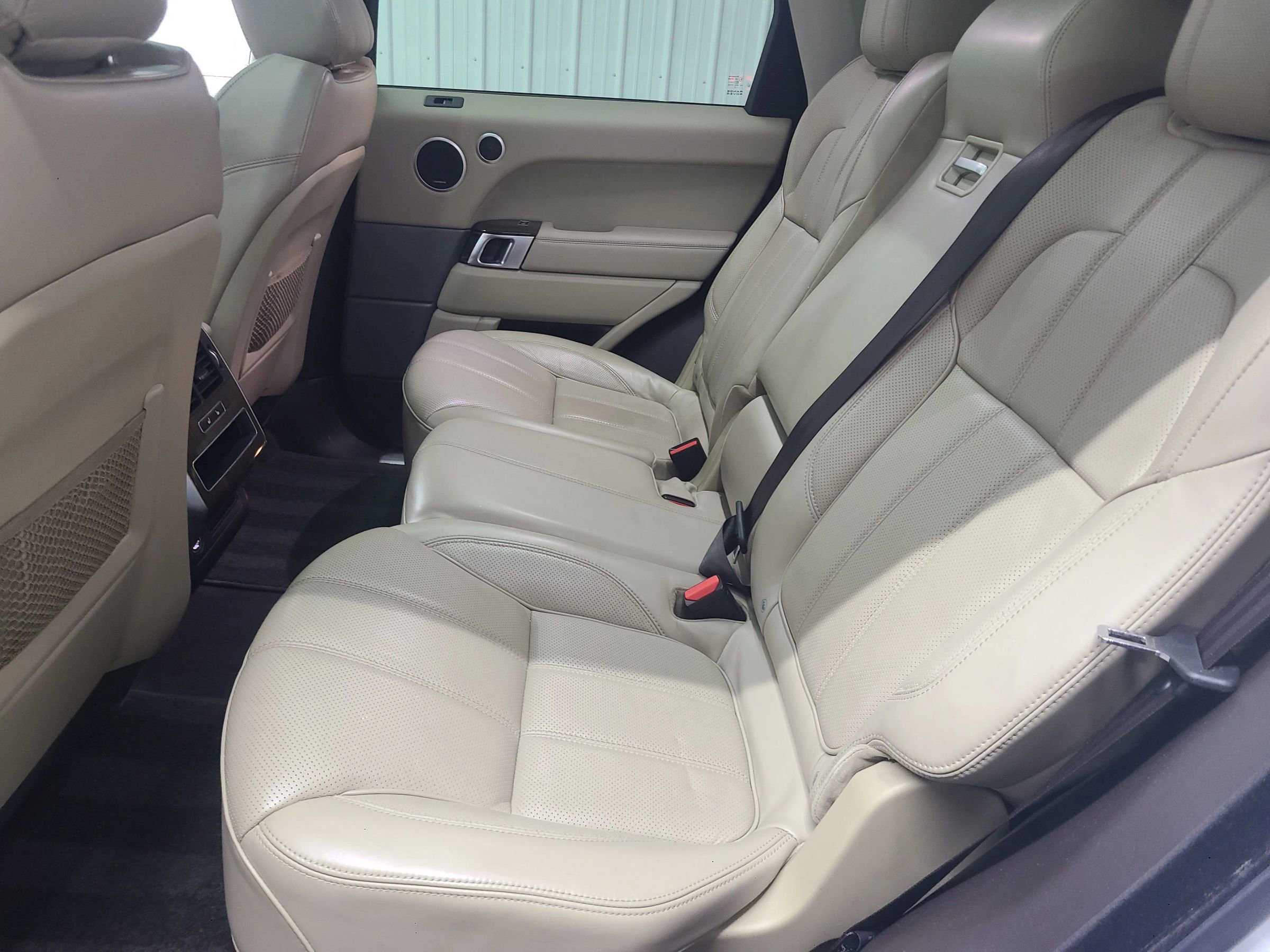 Used 2016 Land Rover Range Rover Sport HSE image 39