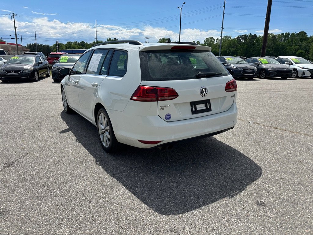 Used 2017 Volkswagen Golf SE image 3