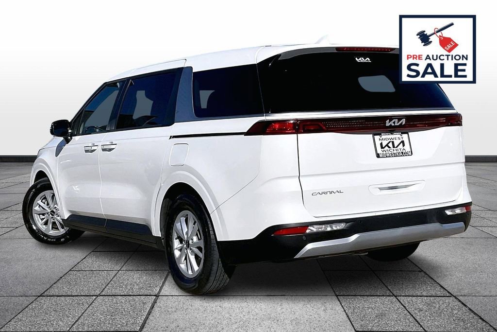 Used 2024 Kia Carnival LX image 11