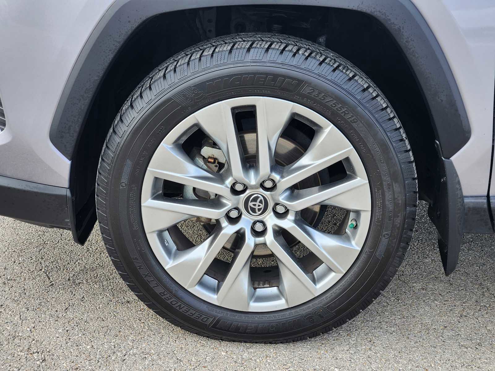 Used 2019 Toyota RAV4 Limited image 9