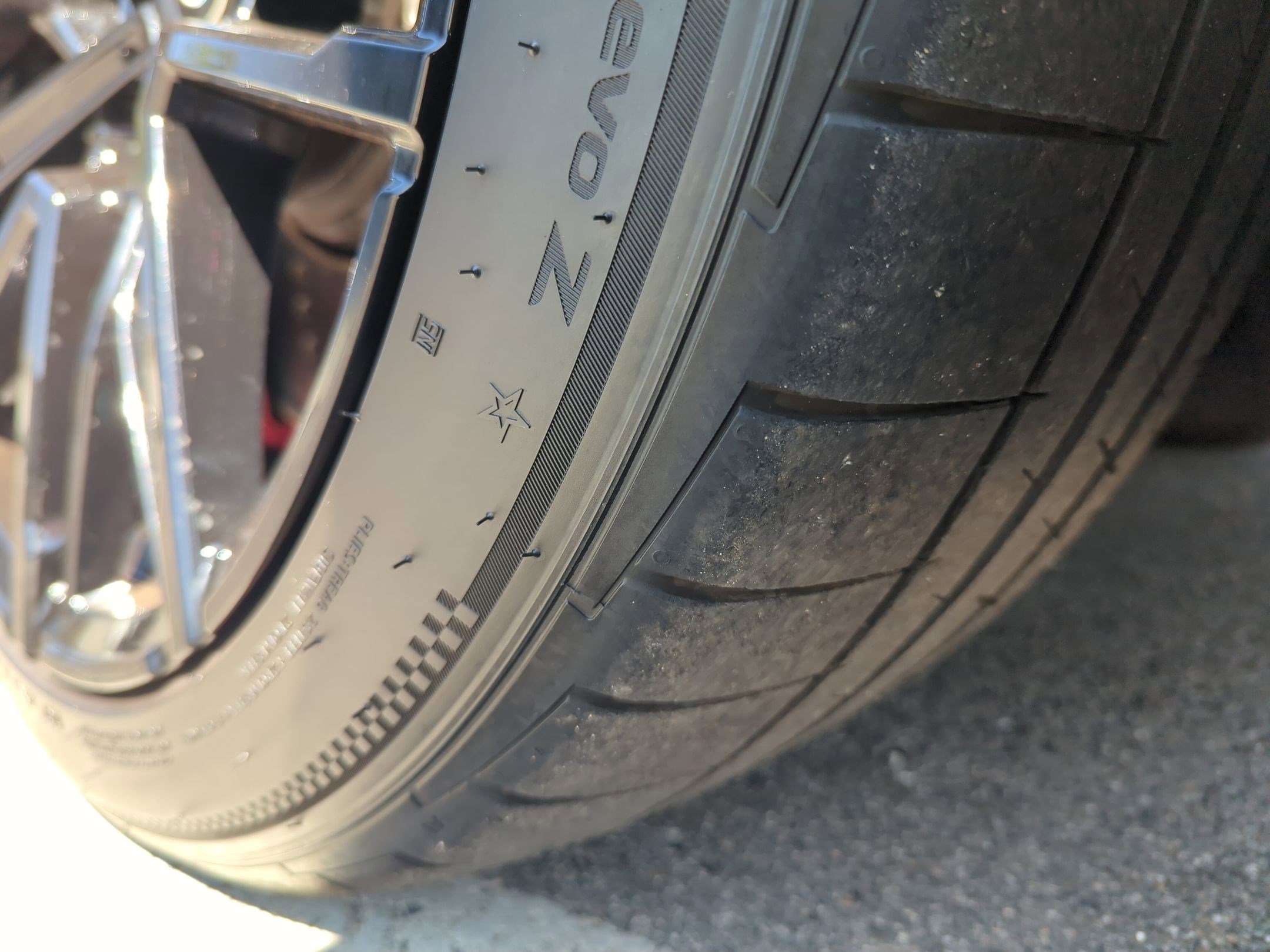 Used 2025 BMW M5 w/ Carbon Package image 12