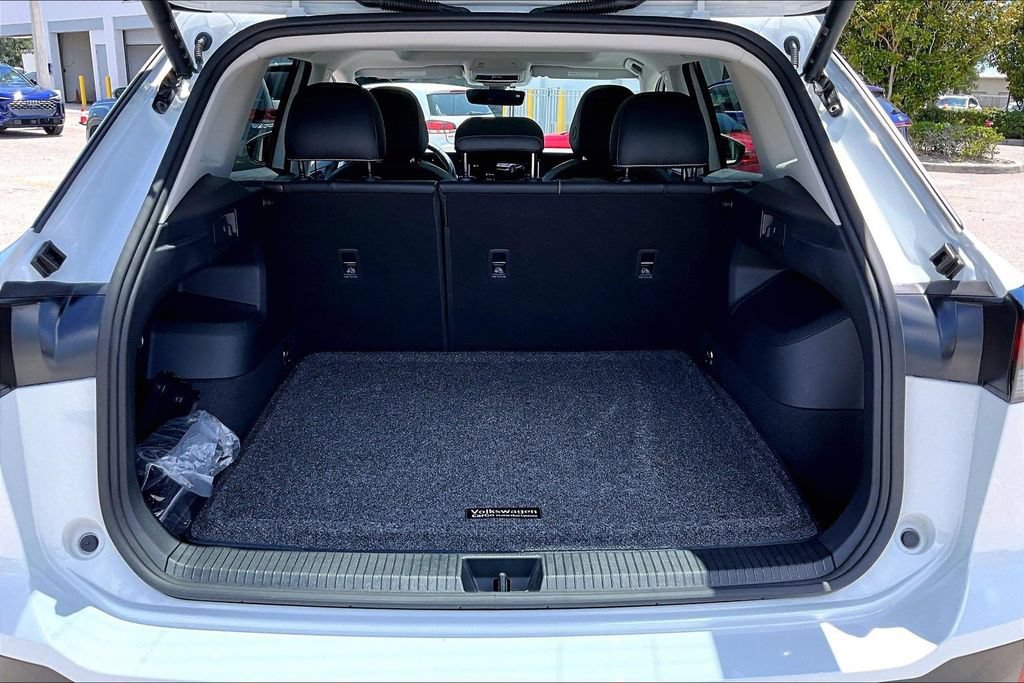 Certified 2026 Volkswagen Tiguan SE w/ Panoramic Sunroof Package FWD image 15