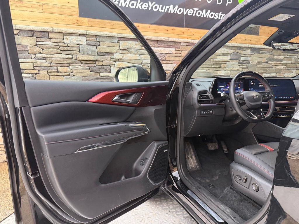 Used 2025 Chevrolet Traverse RS w/ LPO, Floor Liner Package AWD/4WD image 38