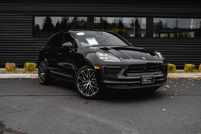 Used 2024 Porsche Macan w/ Premium Plus Package image 33