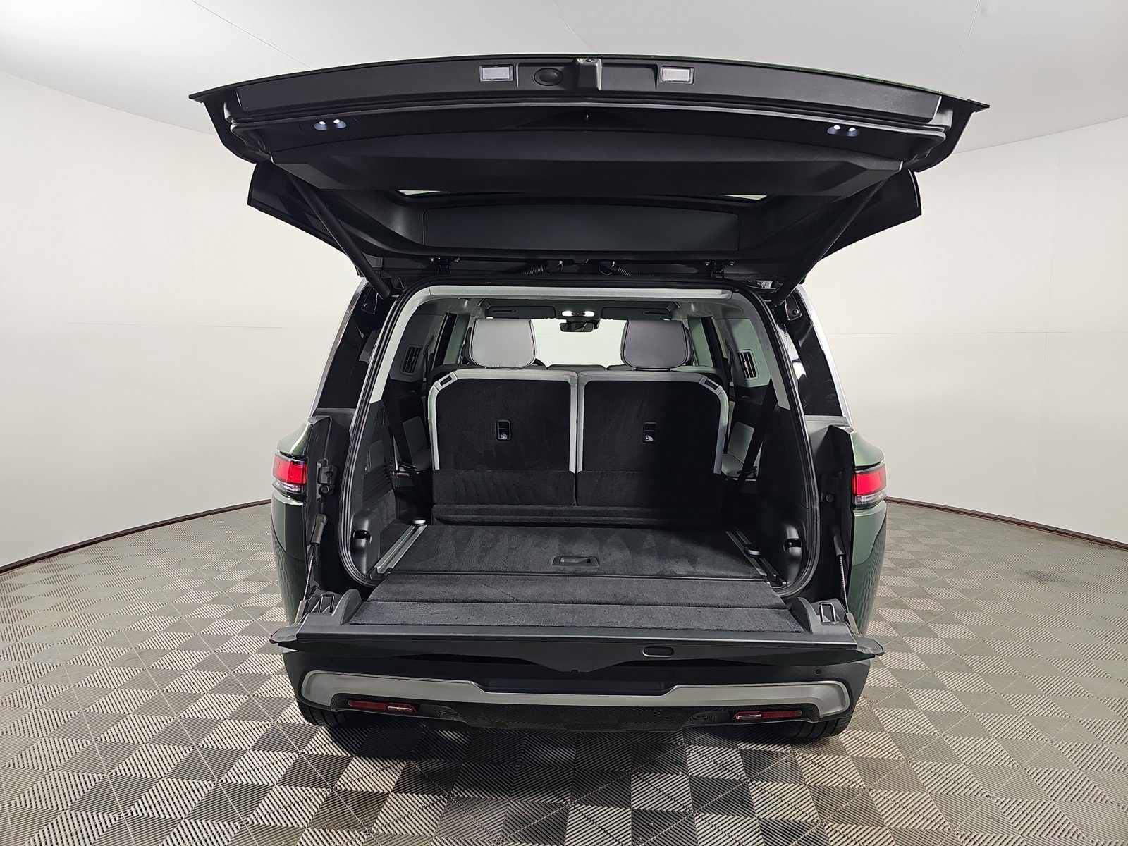 Used 2023 Rivian R1S Adventure AWD/4WD image 15