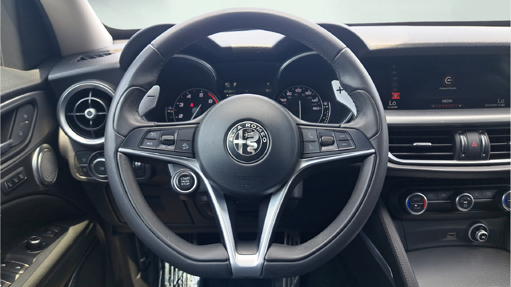 Used 2018 Alfa Romeo Stelvio Sport w/ Quick Order Package 22J Sport AWD/4WD image 18