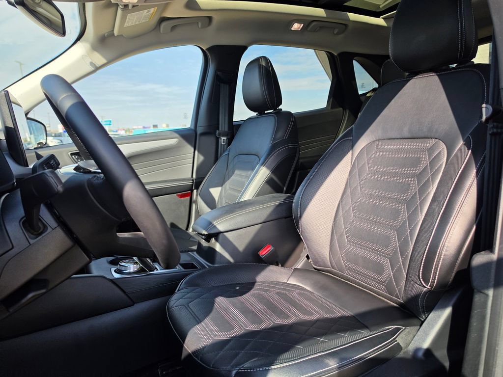Used 2024 Ford Escape SE w/ PHEV Premium Package FWD image 11
