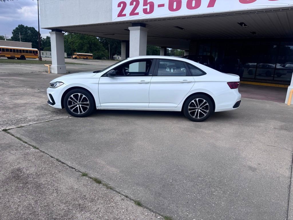 Used 2025 Volkswagen Jetta Sport FWD image 2