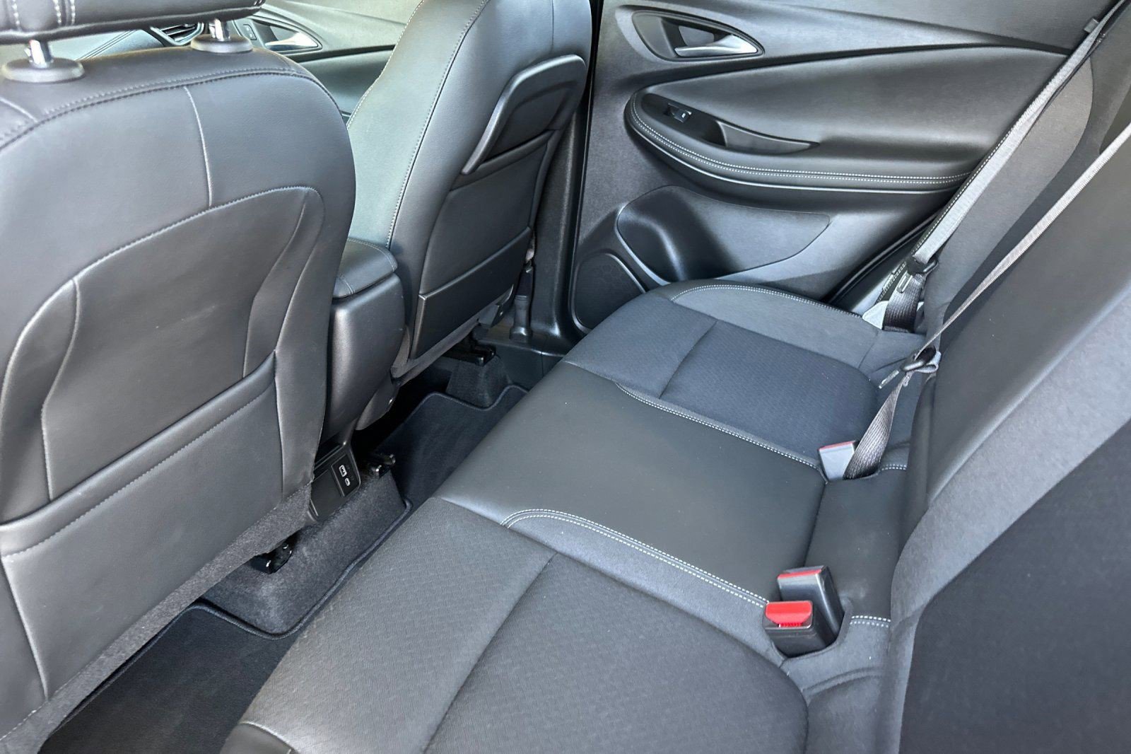 Used 2023 Buick Encore GX Select w/ Sport Touring Package FWD image 14