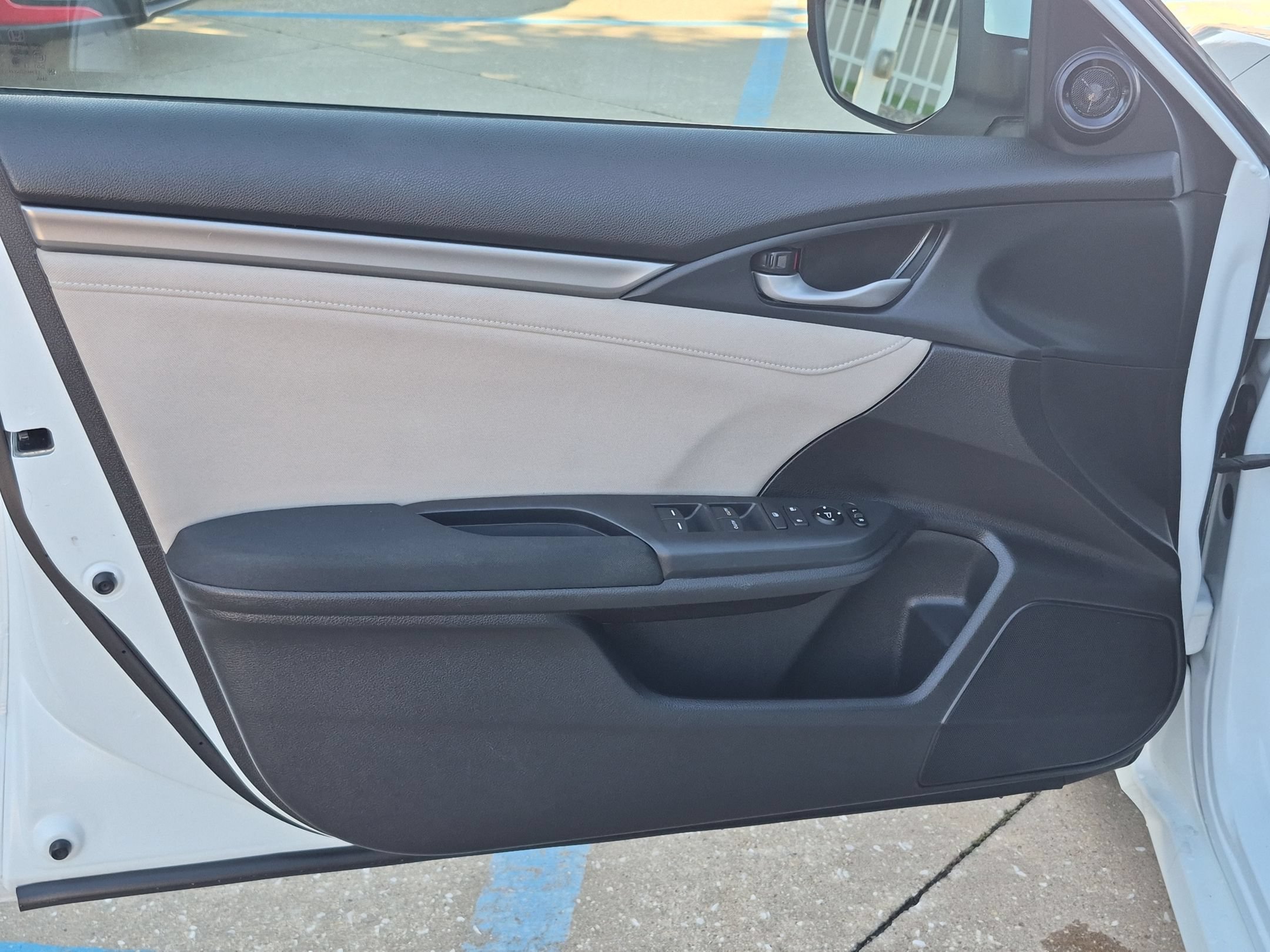 Used 2019 Honda Civic EX image 12