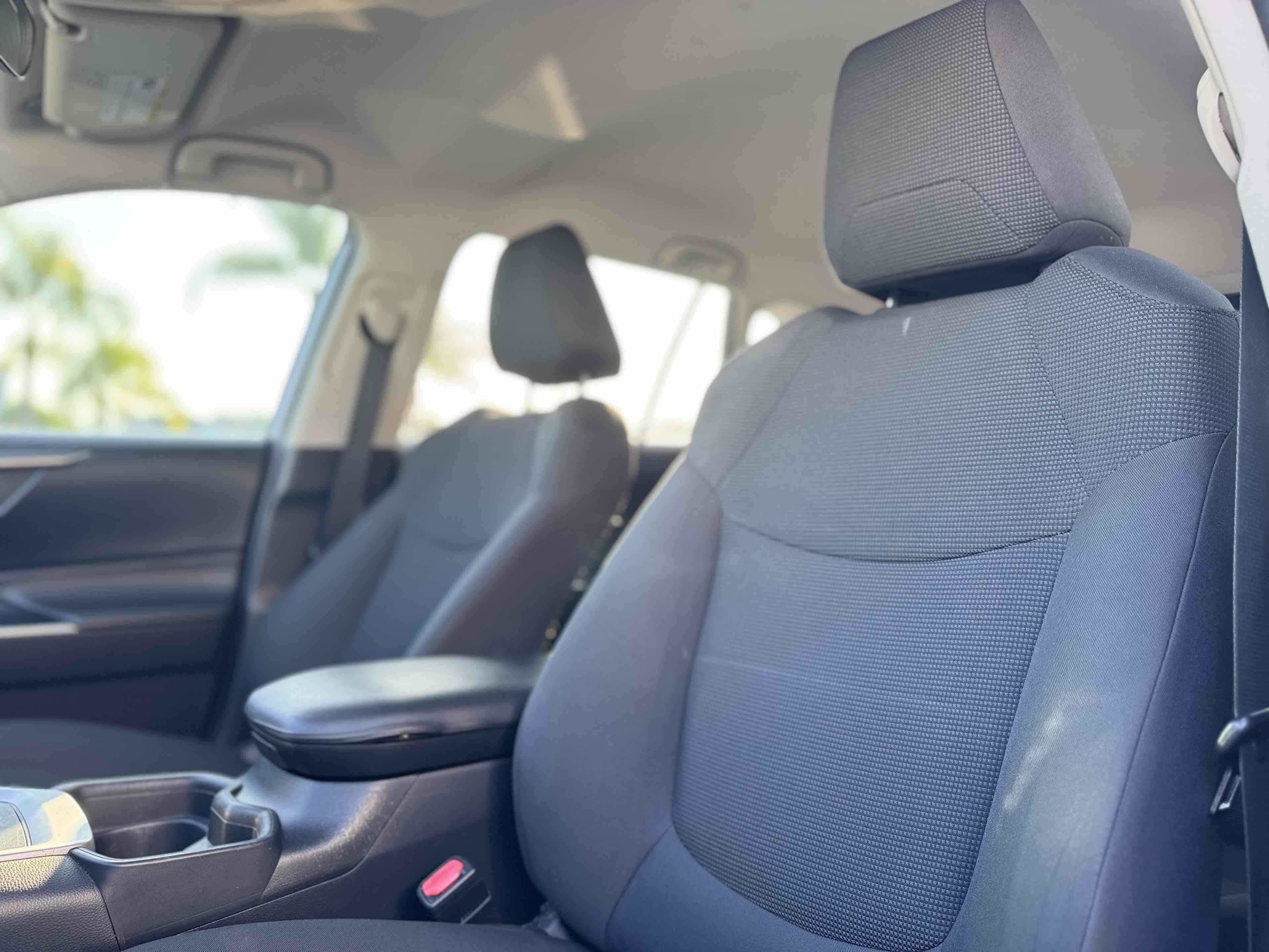 Used 2019 Toyota RAV4 LE w/ Carpet Mat Package image 13