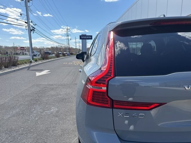 Certified 2025 Volvo XC60 B5 Plus AWD/4WD image 10