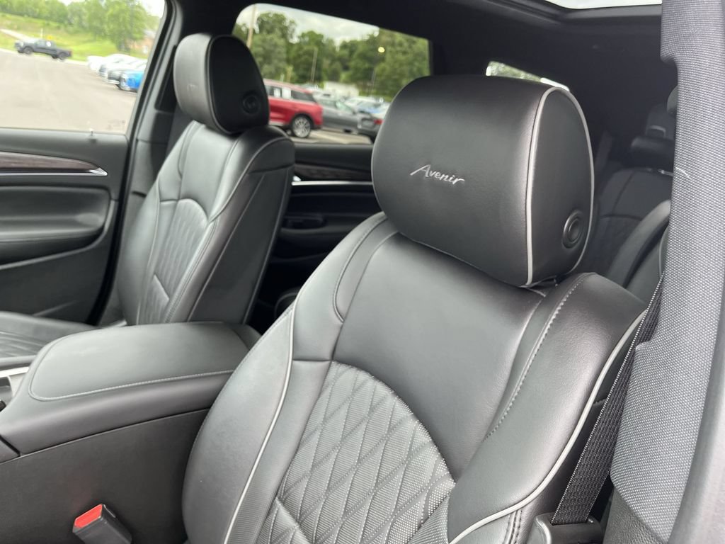 Used 2023 Buick Enclave Avenir w/ Avenir Technology Package AWD/4WD image 13