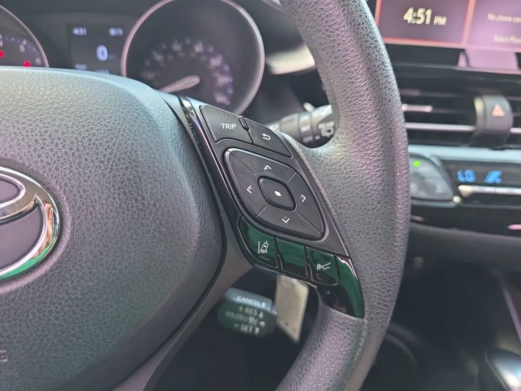 Used 2020 Toyota C-HR LE FWD image 19
