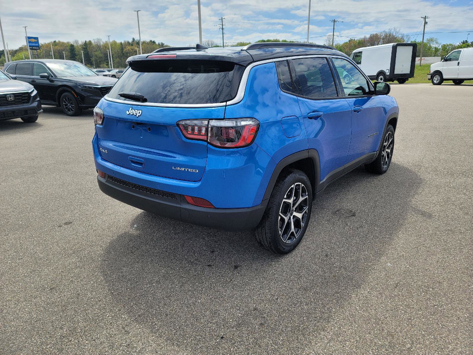 Used 2025 Jeep Compass Limited AWD/4WD image 7