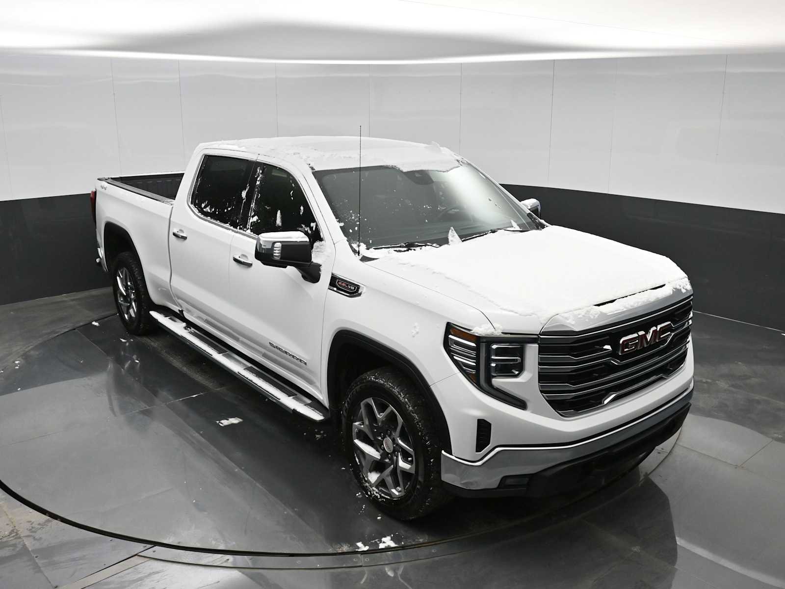 Used 2023 GMC Sierra 1500 SLT w/ SLT Convenience Package image 24