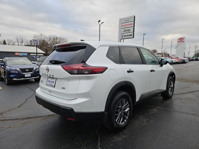 Used 2024 Nissan Rogue S image 8