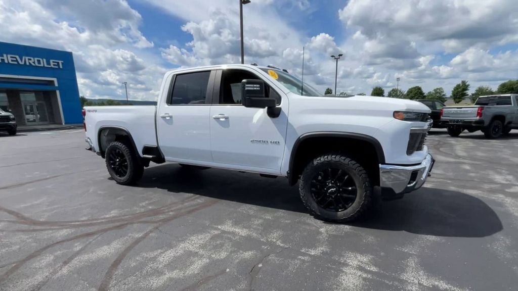 Used 2025 Chevrolet Silverado 2500 LT w/ Safety Package AWD/4WD image 2