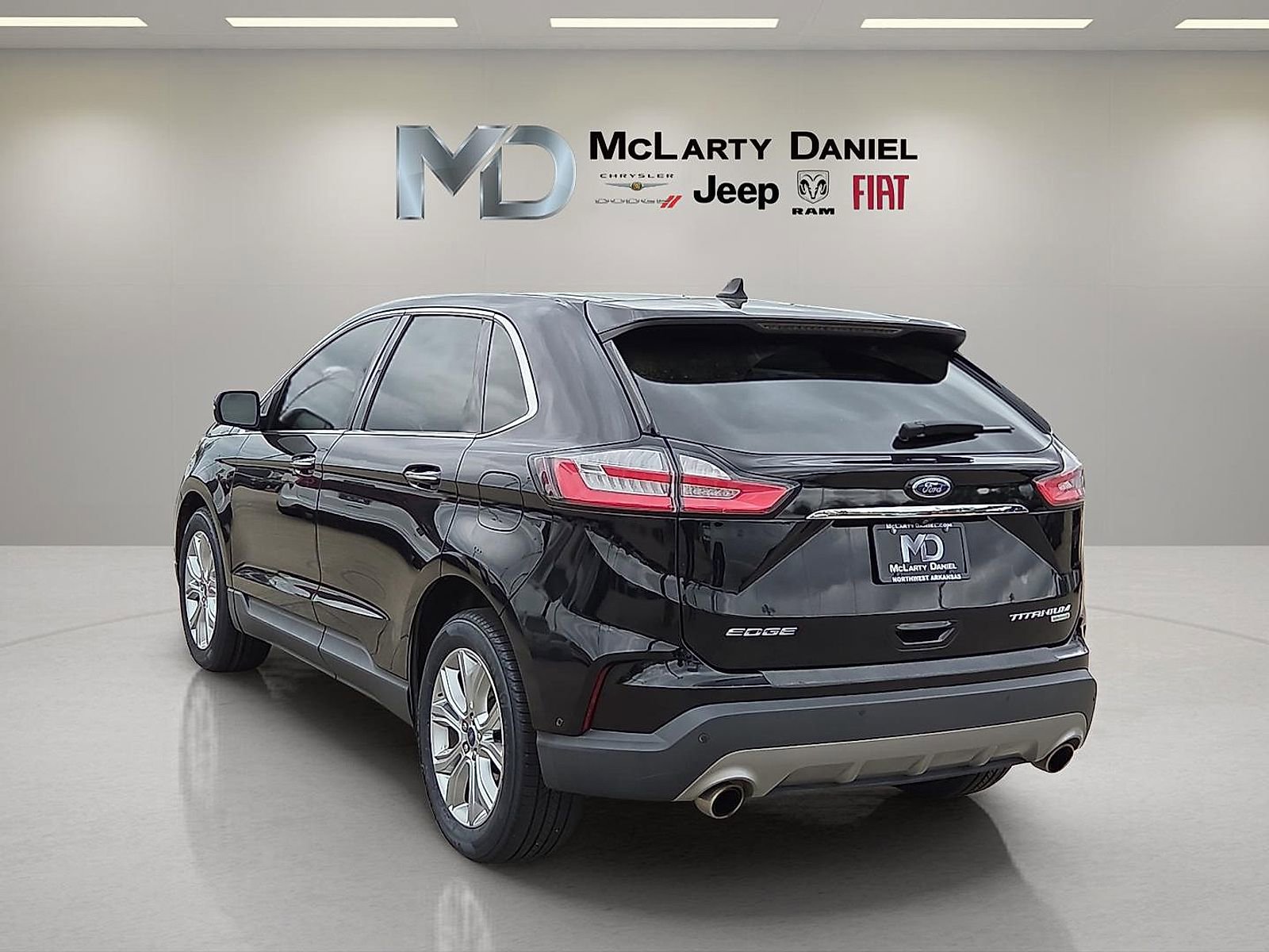 Used 2020 Ford Edge Titanium w/ Equipment Group 301A FWD image 4