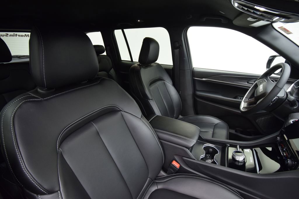 Used 2025 Jeep Grand Cherokee Limited image 17