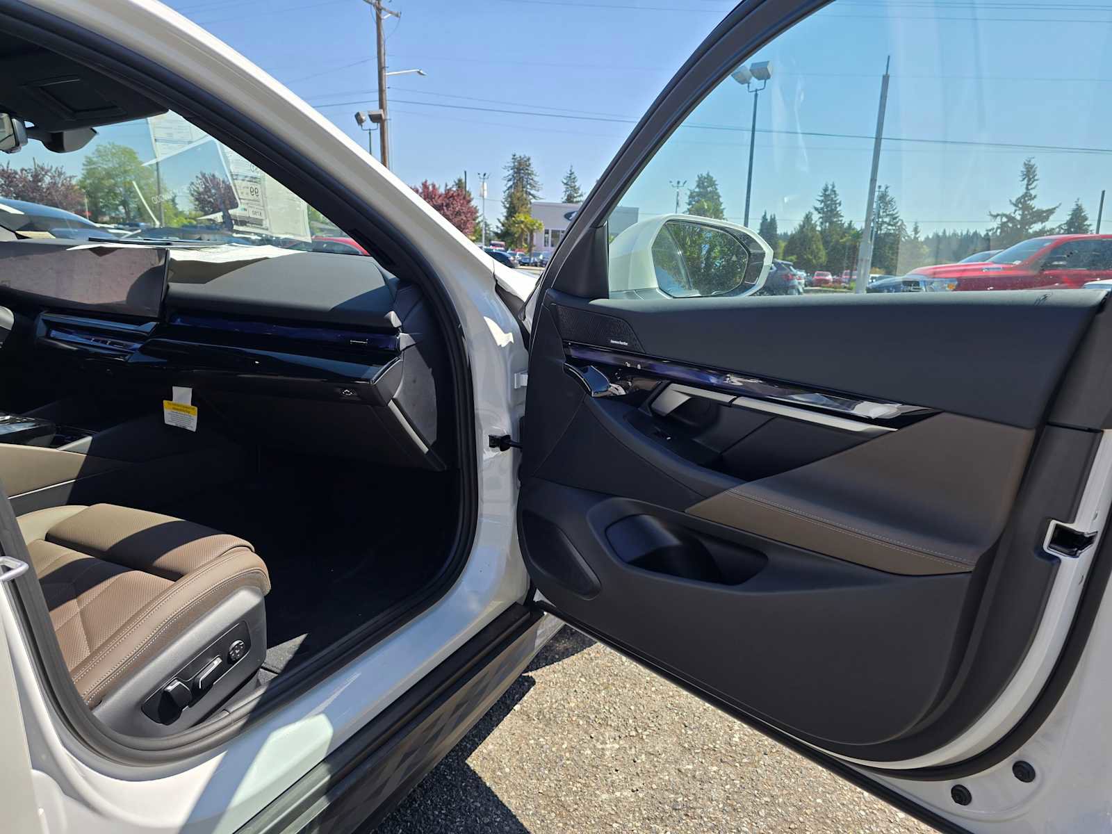 Used 2024 BMW i5 eDrive40i w/ M Sport Package image 10