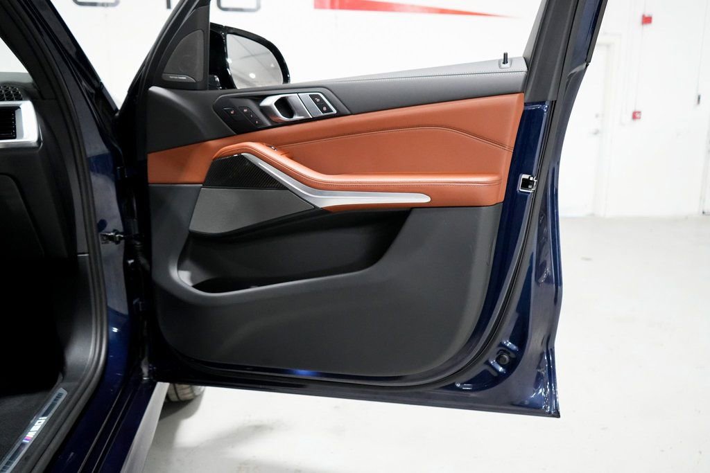 Used 2025 BMW X5 M60i image 36