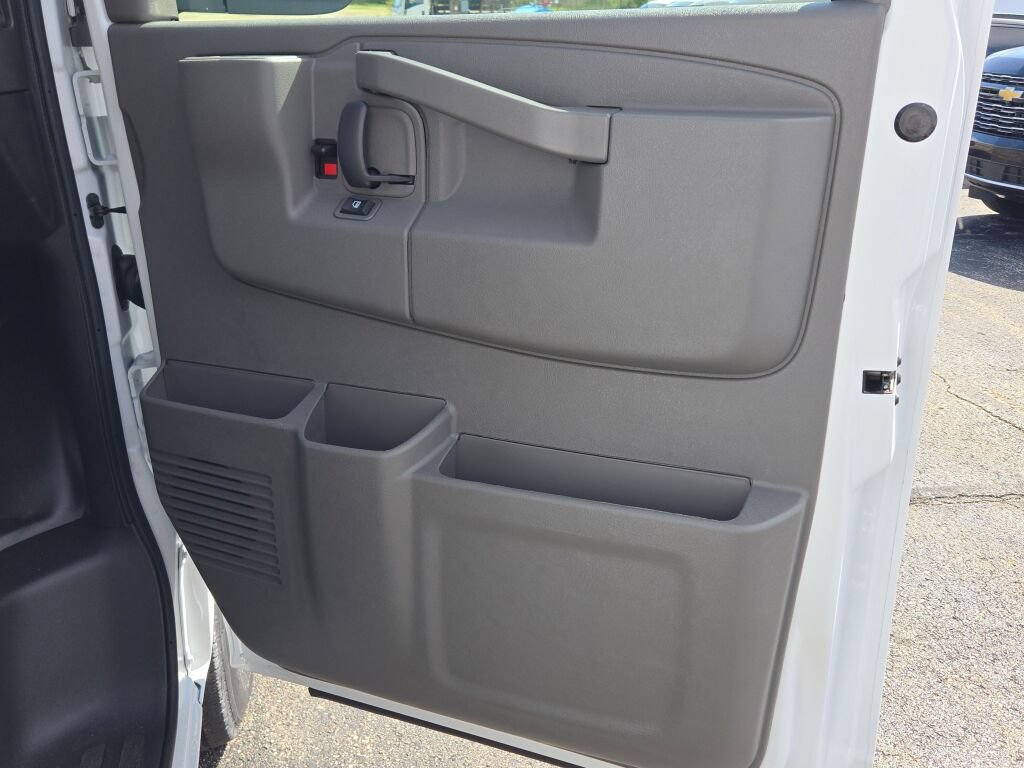 New 2026 Chevrolet Express 2500 Extended w/ Enhanced Convenience Package RWD image 8