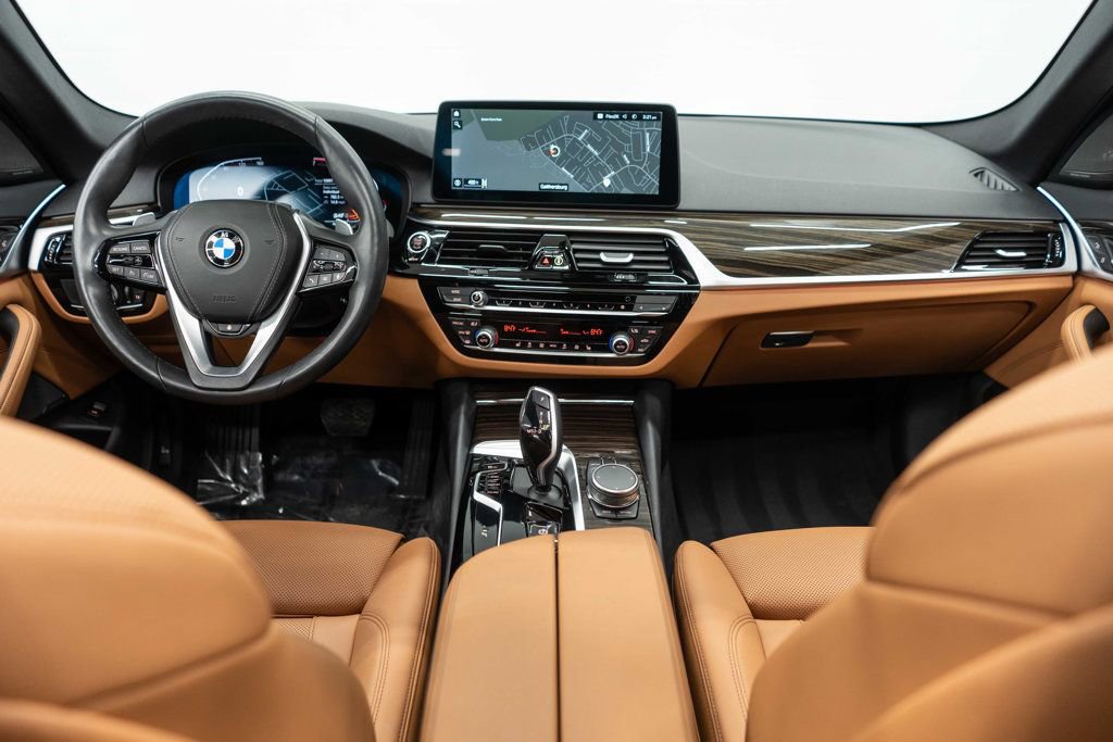 Used 2022 BMW 530i xDrive w/ Premium Package image 9